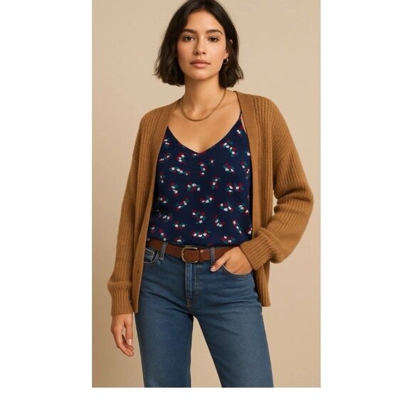 Chic Fall Floral Cami by Banana Republic – Effortless Layering Essential - Picture 1 of 6